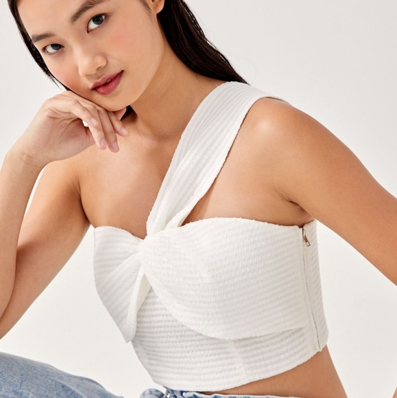 NWT Asymmetrical textured summer white top (Love Bonito) - Picture 2 of 6